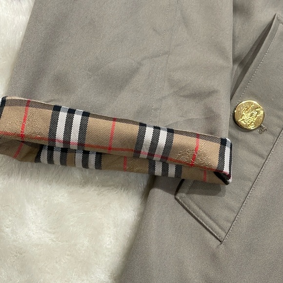 Vintage 1980s Burberry trench coat - Picture 4 of 7